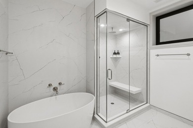 Welcome to this exceptional 4-bedroom, 3.1-bath duplex residence - photo 22