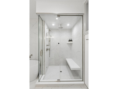 Welcome to this exceptional 4-bedroom, 3.1-bath duplex residence - photo 24