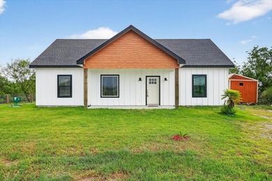 Charming 3-Bed, 2-Bath Home on Serene Pond in Rockport, Texas - photo 8