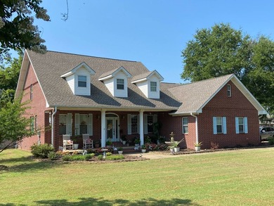 Gorgeous large and spacious home in town for sale located right - photo 4