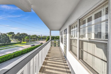 Discover comfortable living in this thoughtfully appointed - photo 2