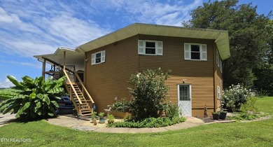 Discover this beautiful 3 bedroom, 2.5 bathroom LAKEFRONT home - photo 6