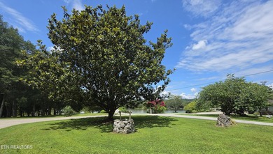 Discover this beautiful 3 bedroom, 2.5 bathroom LAKEFRONT home - photo 7