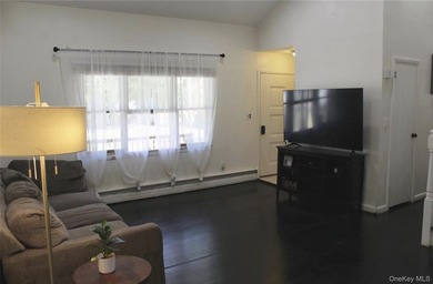 Welcome to this Split Ranch Home, with a little TLC it can be - photo 3