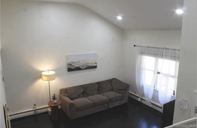 Welcome to this Split Ranch Home, with a little TLC it can be - photo 4