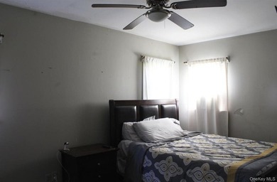 Welcome to this Split Ranch Home, with a little TLC it can be - photo 9