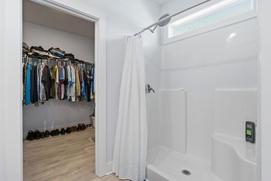 Three-bedroom, two-and-a-half-bathroom, elevated - photo 20