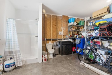 Three-bedroom, two-and-a-half-bathroom, elevated - photo 34