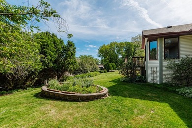 Sizable 3 BR, 2.5 BA 2.5 car att. split bedroom ranch with - photo 12