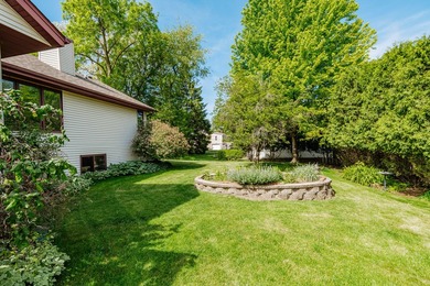 Sizable 3 BR, 2.5 BA 2.5 car att. split bedroom ranch with - photo 13