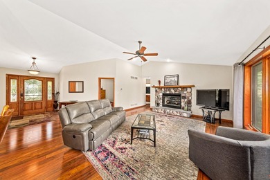 Sizable 3 BR, 2.5 BA 2.5 car att. split bedroom ranch with - photo 16