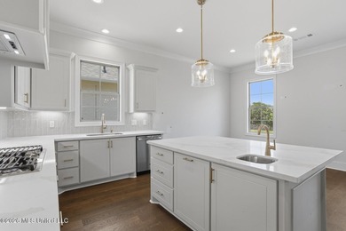 Welcome to luxury living in the sought-after Southampton Garden - photo 18