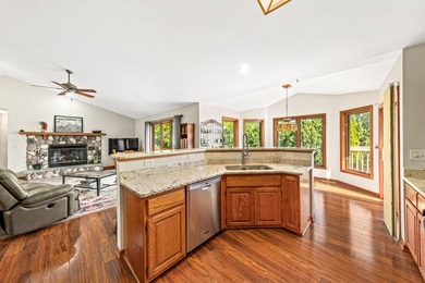 Sizable 3 BR, 2.5 BA 2.5 car att. split bedroom ranch with - photo 19
