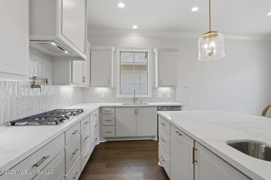 Welcome to luxury living in the sought-after Southampton Garden - photo 19