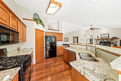 Sizable 3 BR, 2.5 BA 2.5 car att. split bedroom ranch with - photo 20
