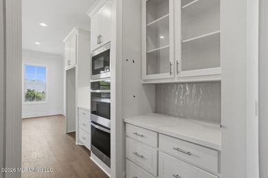 Welcome to luxury living in the sought-after Southampton Garden - photo 20