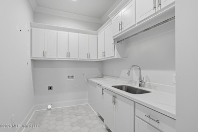 Welcome to luxury living in the sought-after Southampton Garden - photo 21
