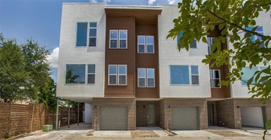 Lake Townhome/Townhouse For Sale in Dallas, Texas
