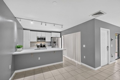 Spacious & bright, 2BR/ 2.5BA townhome in the desirable all-ages - photo 1