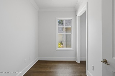 Welcome to luxury living in the sought-after Southampton Garden - photo 23