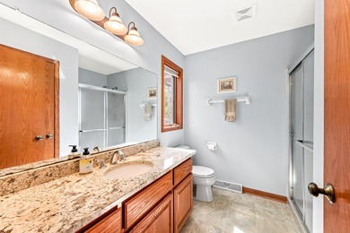 Sizable 3 BR, 2.5 BA 2.5 car att. split bedroom ranch with - photo 24