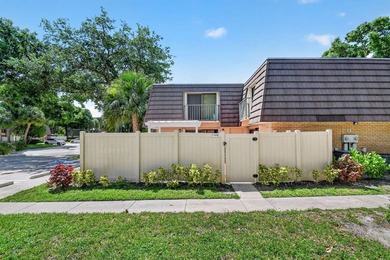 Spacious & bright, 2BR/ 2.5BA townhome in the desirable all-ages - photo 4