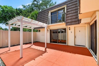 Spacious & bright, 2BR/ 2.5BA townhome in the desirable all-ages - photo 5