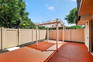 Spacious & bright, 2BR/ 2.5BA townhome in the desirable all-ages - photo 6