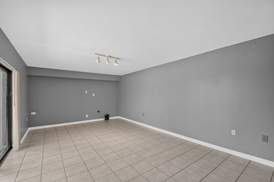 Spacious & bright, 2BR/ 2.5BA townhome in the desirable all-ages - photo 8