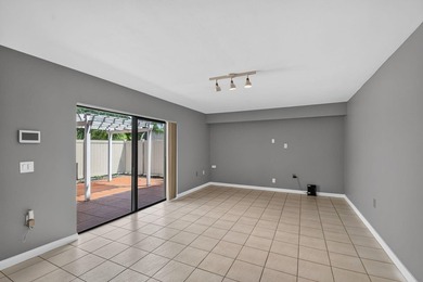 Spacious & bright, 2BR/ 2.5BA townhome in the desirable all-ages - photo 9