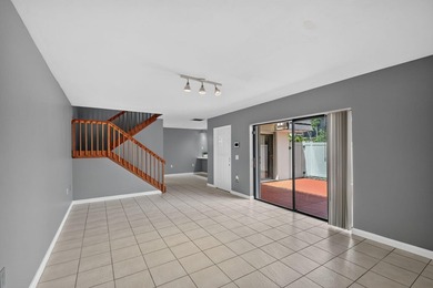 Spacious & bright, 2BR/ 2.5BA townhome in the desirable all-ages - photo 10