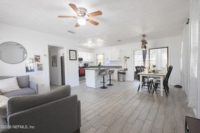Welcome home to this beautifully updated 3-bedroom plus family - photo 9