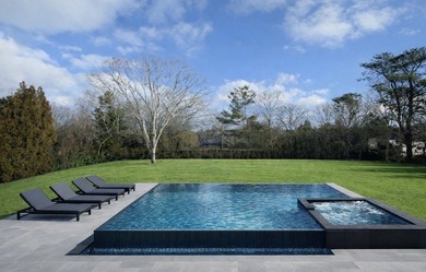 Situated in the prestigious Georgica Estate area, this - photo 2