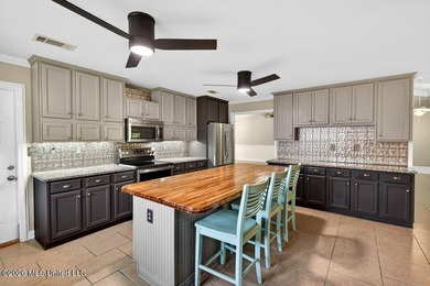 Spacious 4 bed, 3 bath single-story home in South Pointe with - photo 8