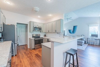 Welcome to this beautifully maintained 3-bedroom, 2-bathroom - photo 16