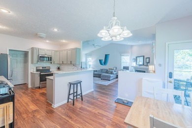 Welcome to this beautifully maintained 3-bedroom, 2-bathroom - photo 17