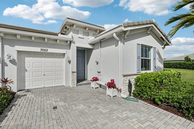Huntington Lakes Townhome/Townhouse Active Under Contract in Delray Beach Florida