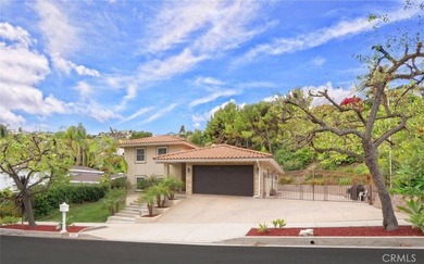 Don't miss the UNIQUE OPPORTUNITY to own this beautifully - photo 2