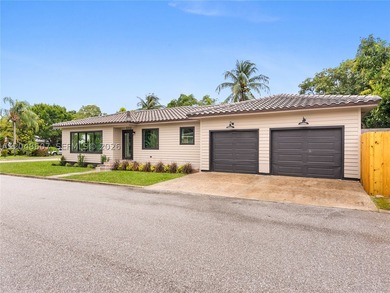 Welcome to this exceptional 3-bedroom, 3-bathroom residence - photo 1