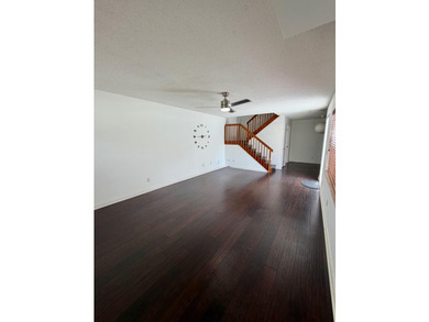 Welcome to Wellesley at Lake Clarke Shores! This beautifully - photo 4