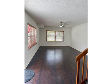 Welcome to Wellesley at Lake Clarke Shores! This beautifully - photo 5