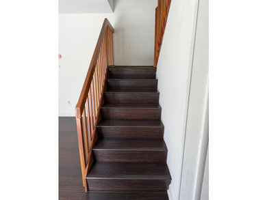Welcome to Wellesley at Lake Clarke Shores! This beautifully - photo 6