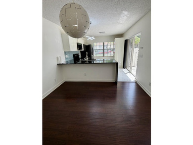 Welcome to Wellesley at Lake Clarke Shores! This beautifully - photo 7