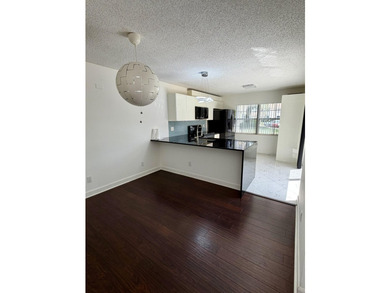 Welcome to Wellesley at Lake Clarke Shores! This beautifully - photo 8