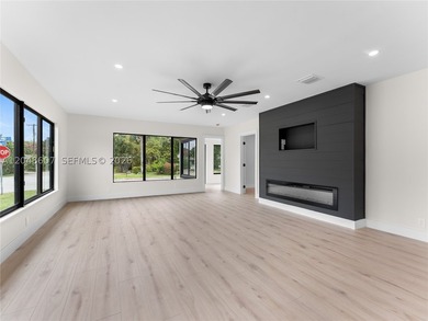 Welcome to this exceptional 3-bedroom, 3-bathroom residence - photo 10