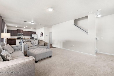 Welcome to this beautifully maintained 4 bedroom, 2.5 bath home - photo 8