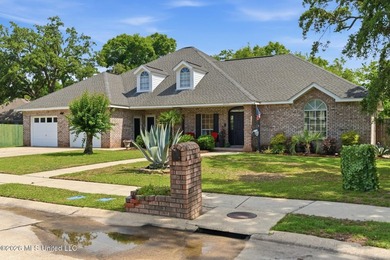 Welcome to an exceptional residence in the highly sought-after - photo 2