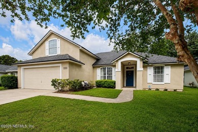 Welcome to Harbor Winds! This spacious and versatile home offers - photo 1