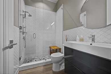 A house with modern finishes and amazing vintage decor combines - photo 16