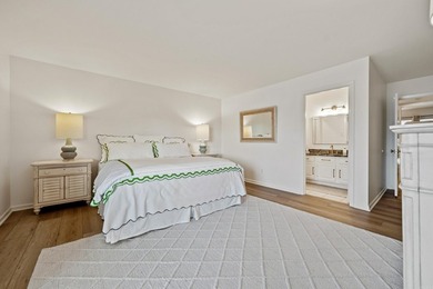 Updated lakefront condo right on the water available just in - photo 17